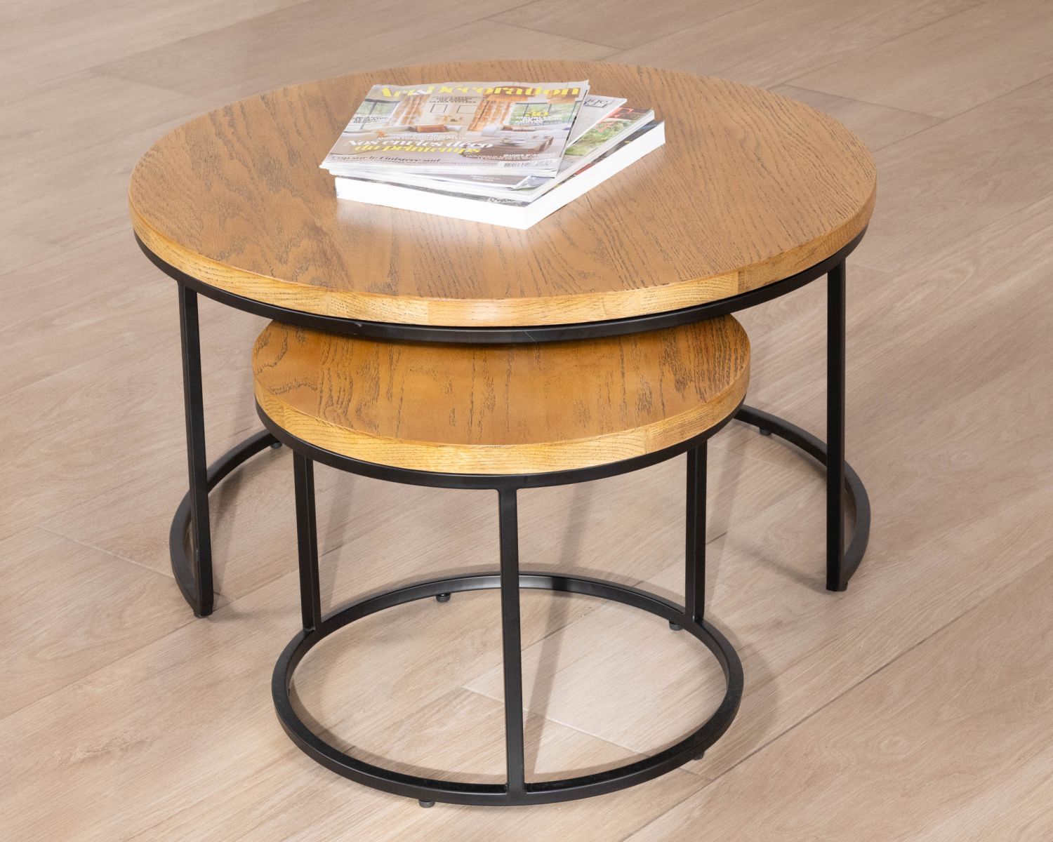 Duo di tavolini nidificanti "Calypso" in metallo con piani in legno