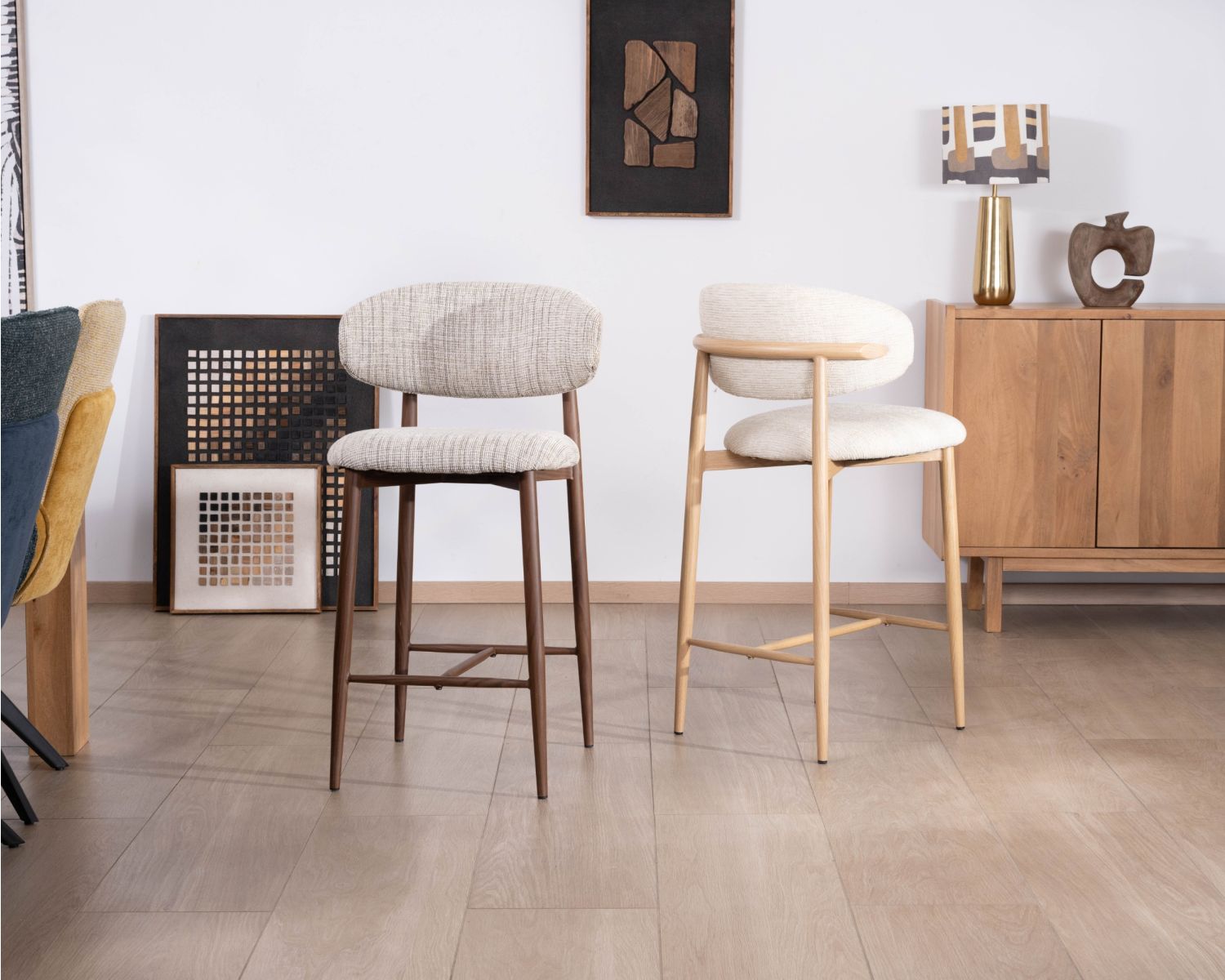 Set di 2 sedie a media altezza in stile scandinavo, in tessuto "Arpège" bianco sporco e gambe in metallo effetto legno chiaro