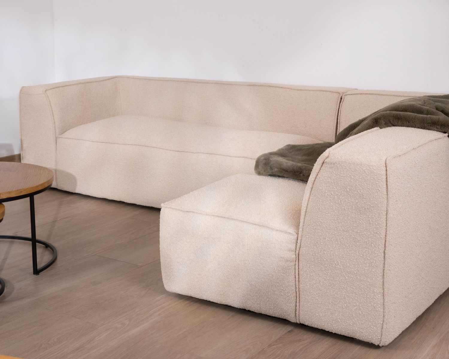 Divano angolare modulare "Alcazar" in tessuto bouclette beige