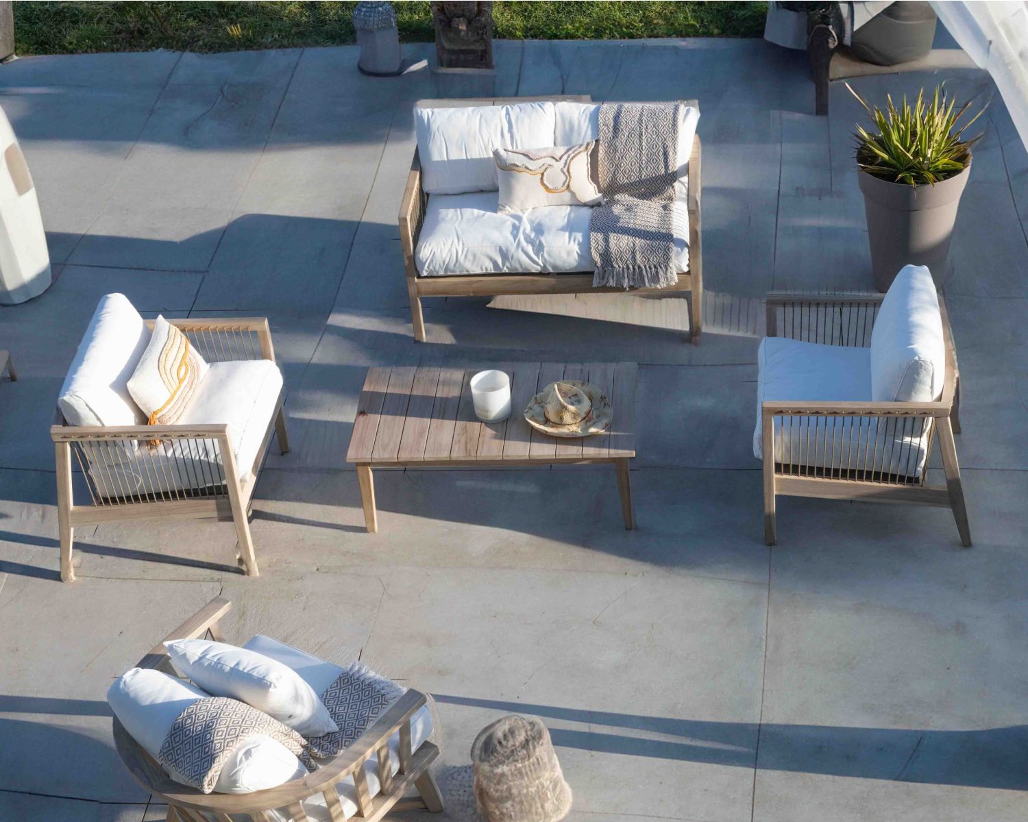 Set di divano e poltrona in teak "Rafita" con schienale in corda