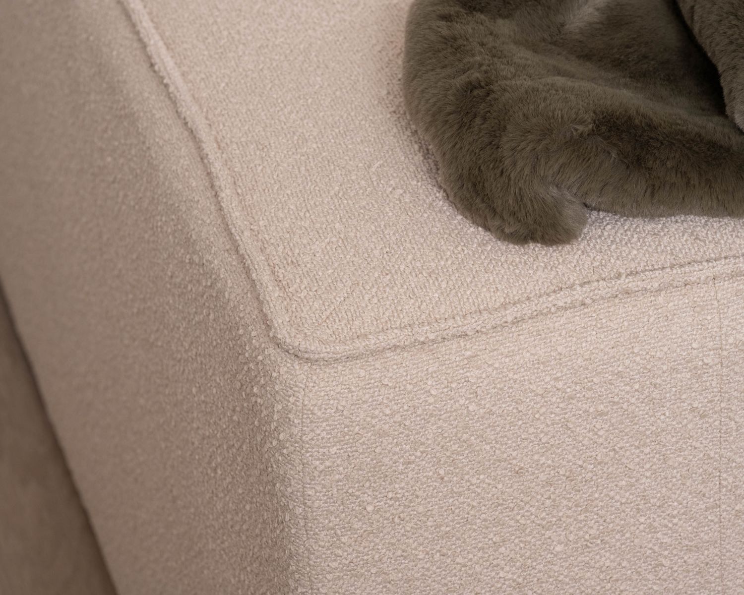 Divano angolare modulare "Alcazar" in tessuto bouclette beige