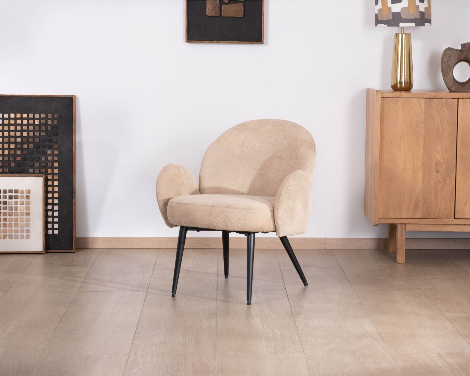 Poltrona in stile scandinavo "Luno" in morbido tessuto beige