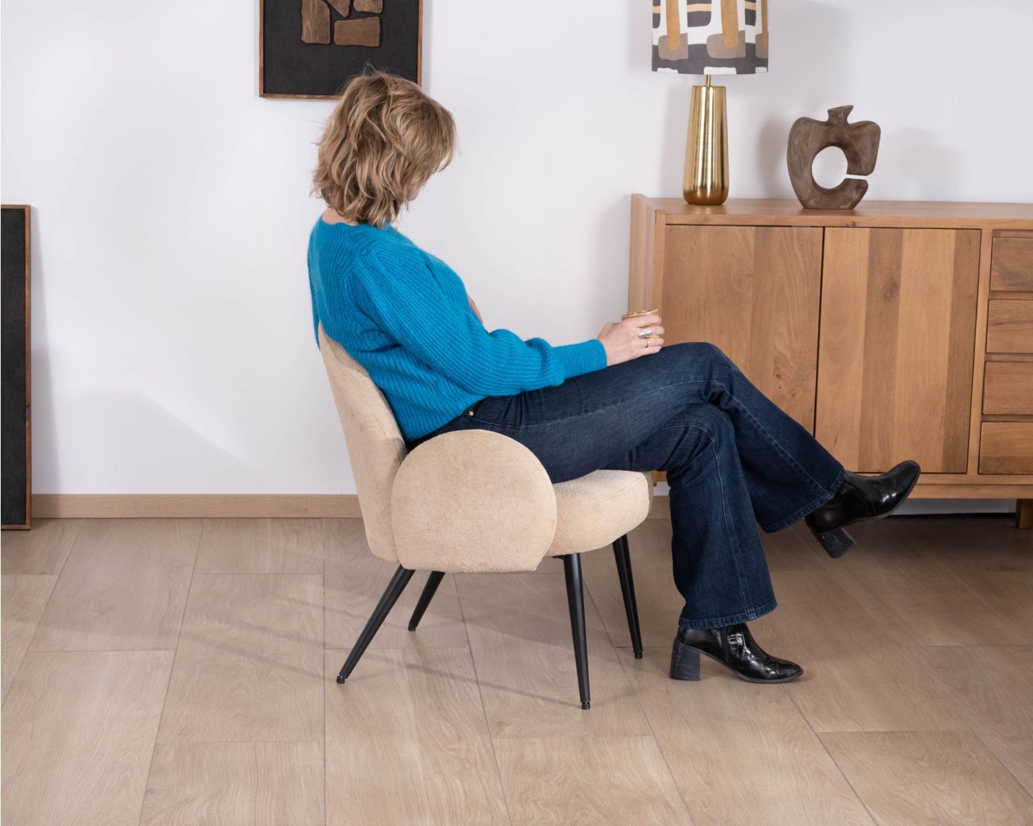 Poltrona in stile scandinavo "Luno" in morbido tessuto beige