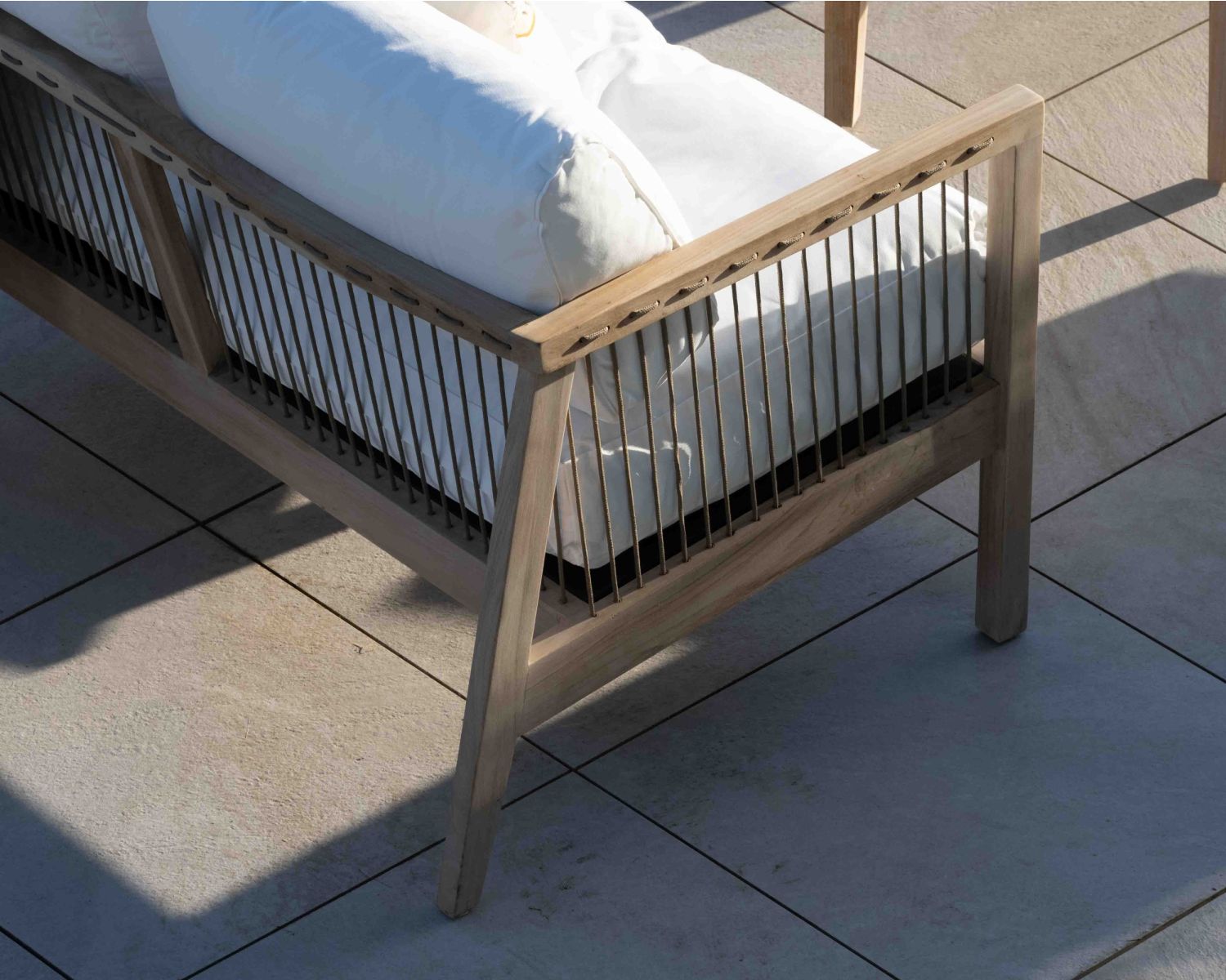 Set di divano e poltrona in teak "Rafita" con schienale in corda