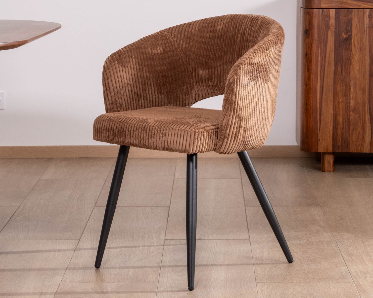 Set di 2 sedie contemporanee "Sonate" in velluto marrone con gambe in metallo 