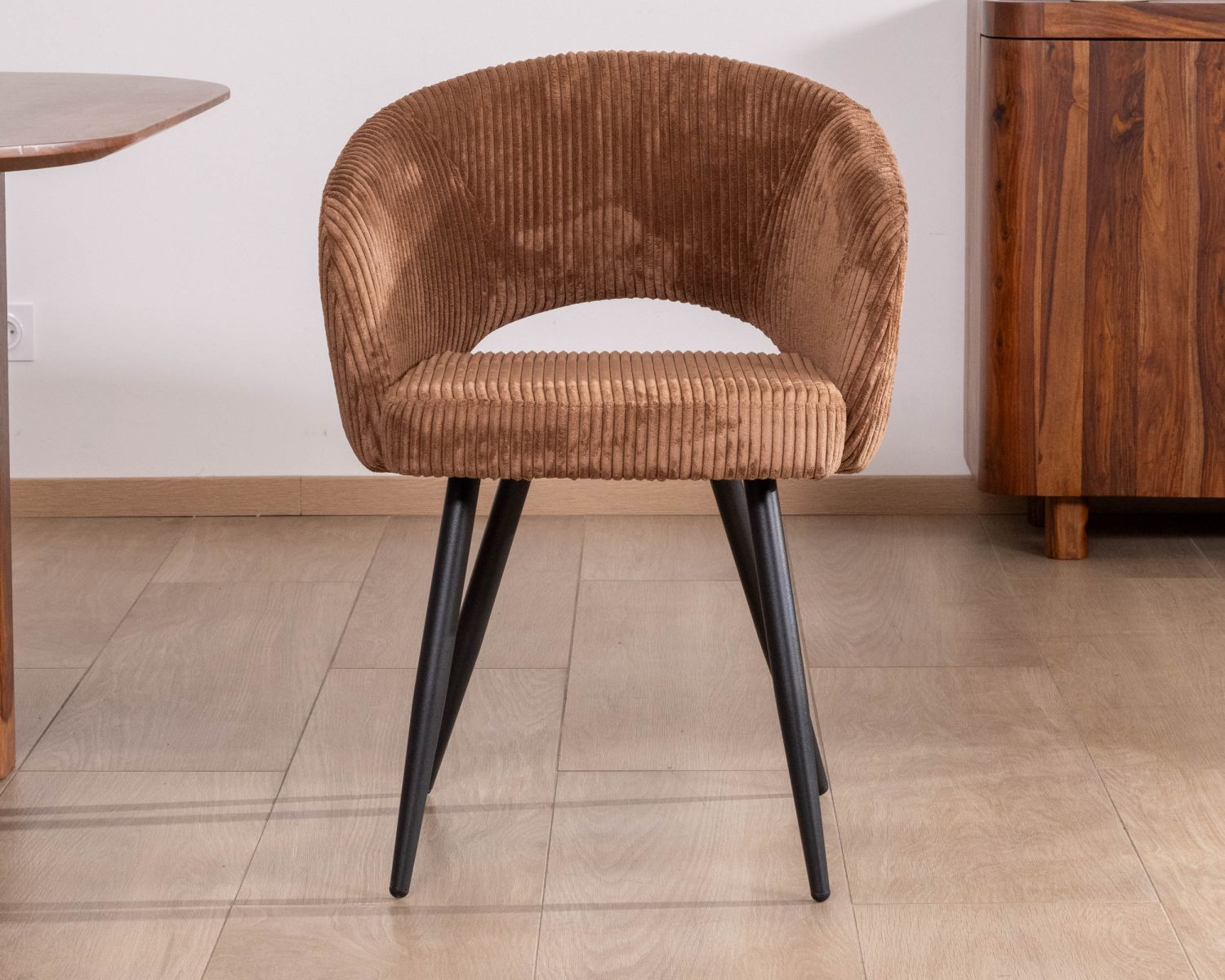 Set di 2 sedie contemporanee "Sonate" in velluto marrone con gambe in metallo 