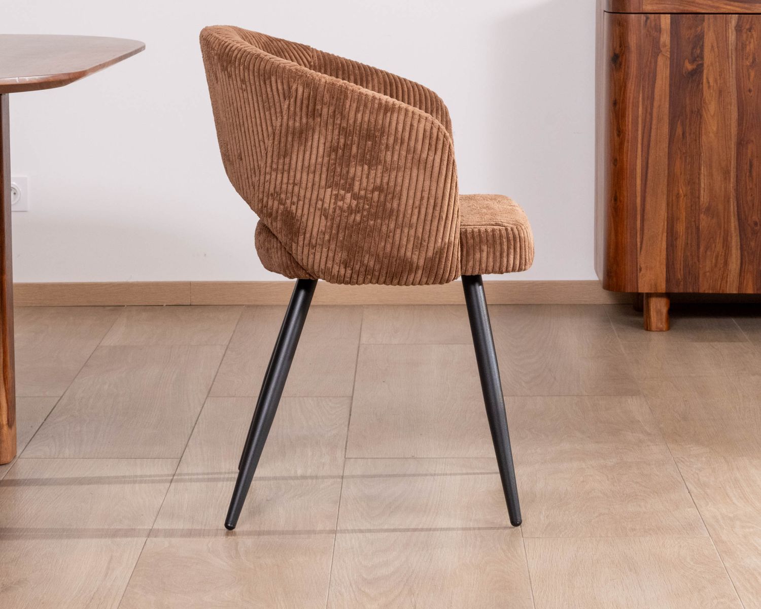 Set di 2 sedie contemporanee "Sonate" in velluto marrone con gambe in metallo 