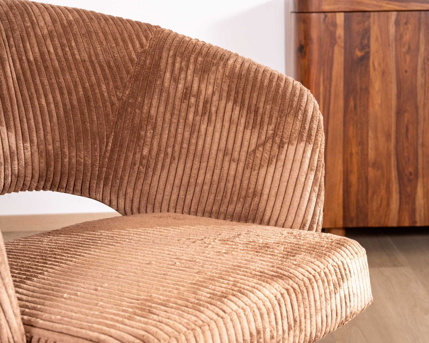 Set di 2 sedie contemporanee "Sonate" in velluto marrone con gambe in metallo 