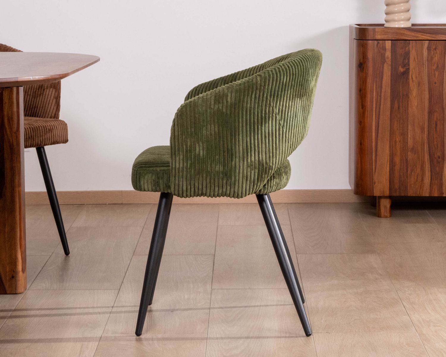 Set di 2 sedie da pranzo "Sonate" in velluto a coste color kaki con gambe in metallo