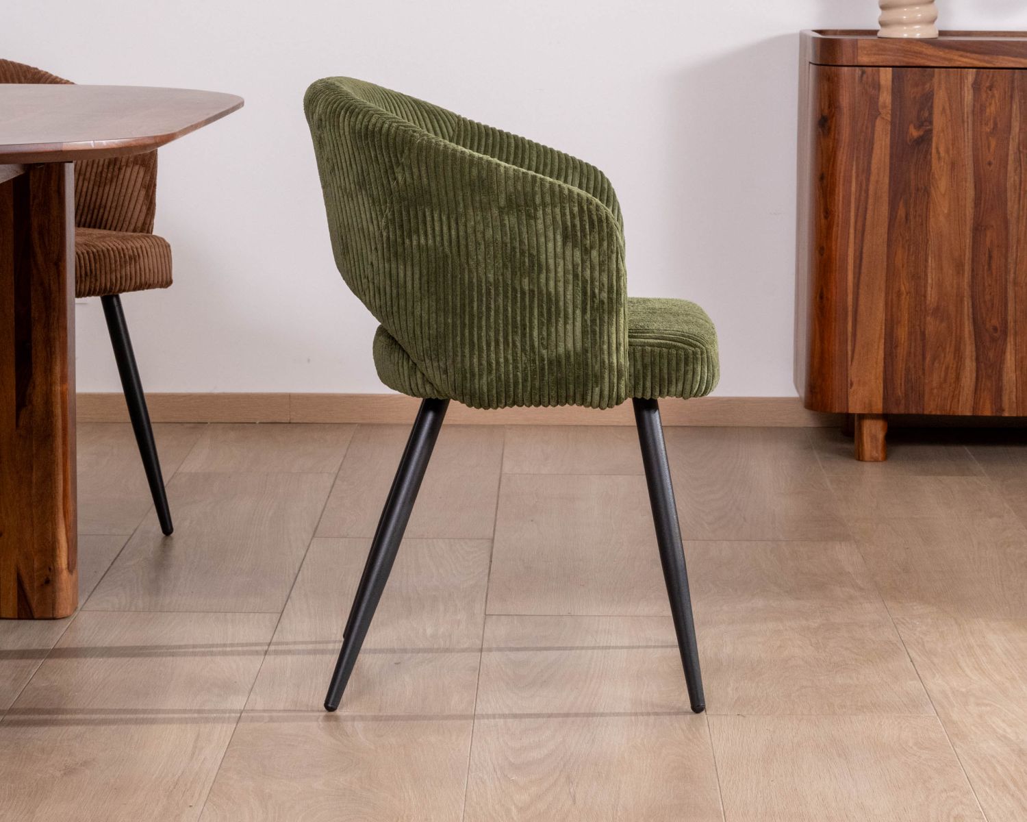 Set di 2 sedie da pranzo "Sonate" in velluto a coste color kaki con gambe in metallo