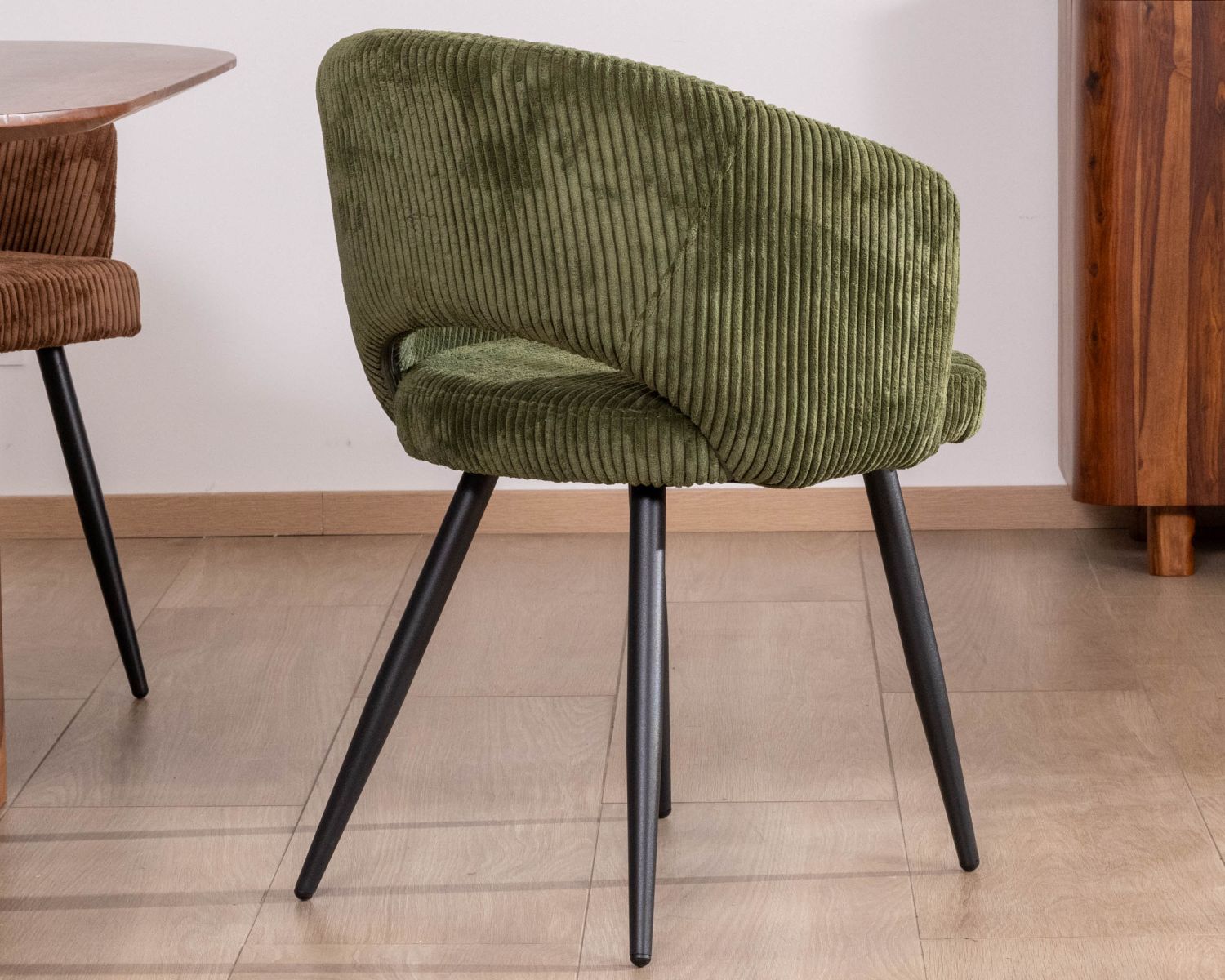 Set di 2 sedie da pranzo "Sonate" in velluto a coste color kaki con gambe in metallo