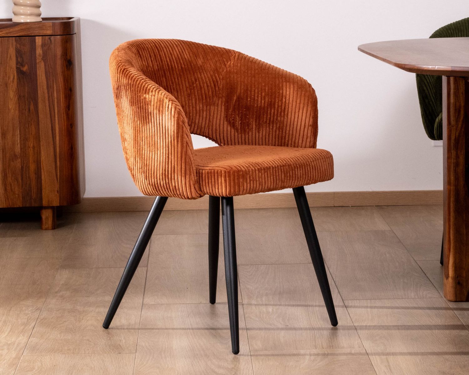 Set di 2 sedie da pranzo "Sonate" in velluto ruggine con gambe in metallo