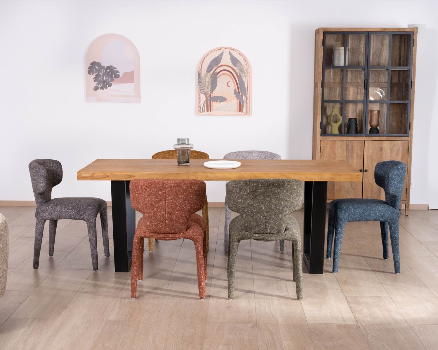 Tavolo da pranzo in teak massiccio di recupero "Lasia", design contemporaneo grezzo e gambe in metallo nero