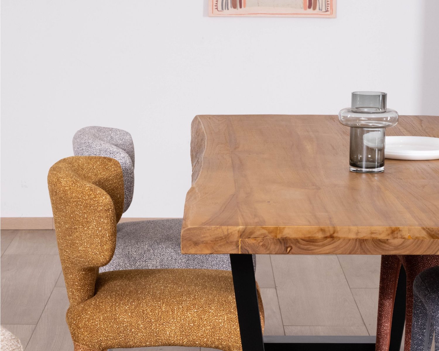 Tavolo da pranzo in teak massiccio di recupero "Lasia", design contemporaneo grezzo e gambe in metallo nero