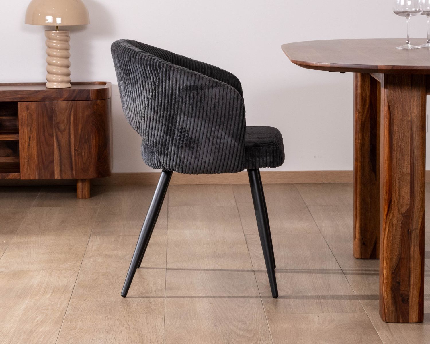 Set di 2 sedie da pranzo "Sonate" in velluto a coste vintage antracite con gambe in metallo nero