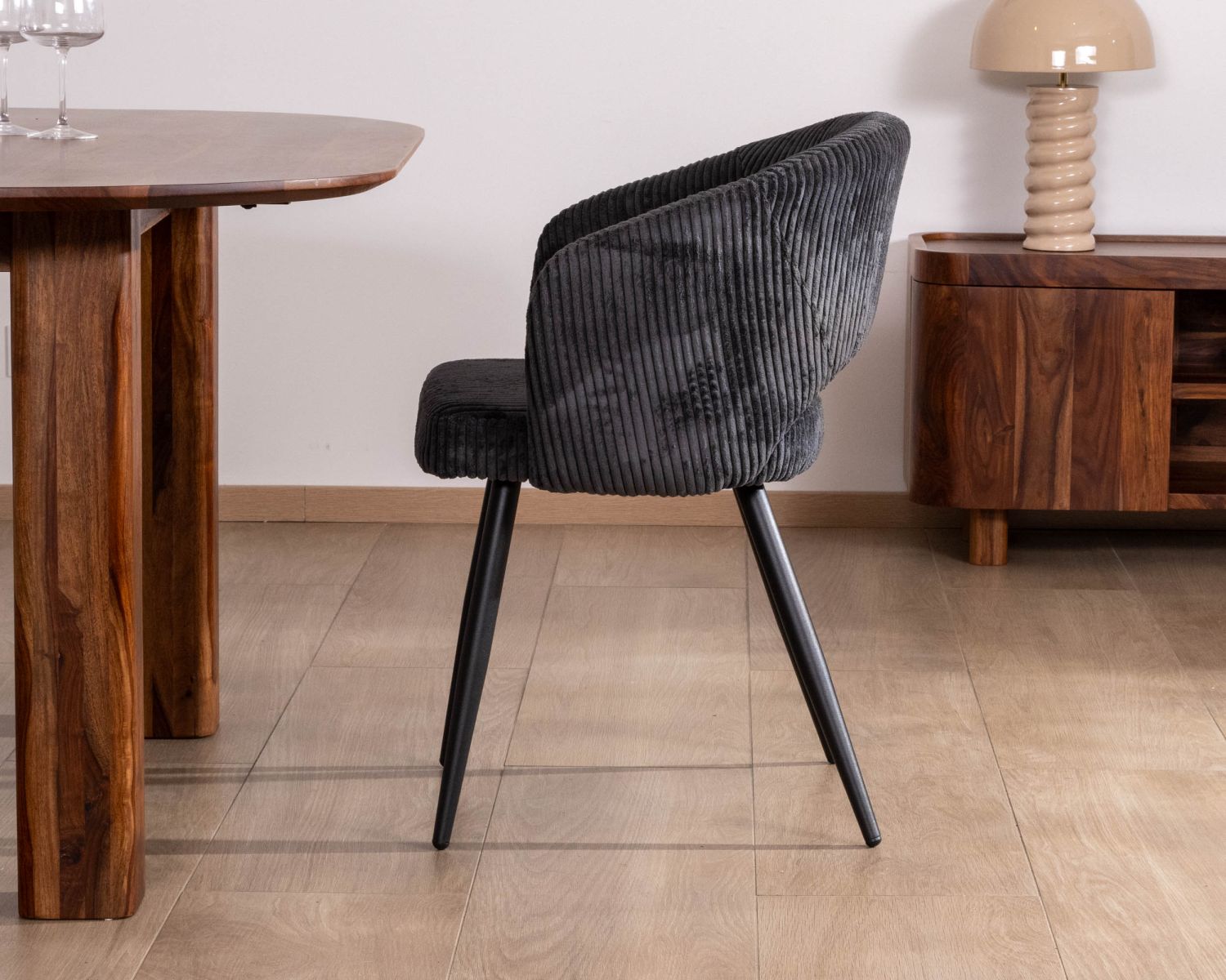 Set di 2 sedie da pranzo "Sonate" in velluto a coste vintage antracite con gambe in metallo nero