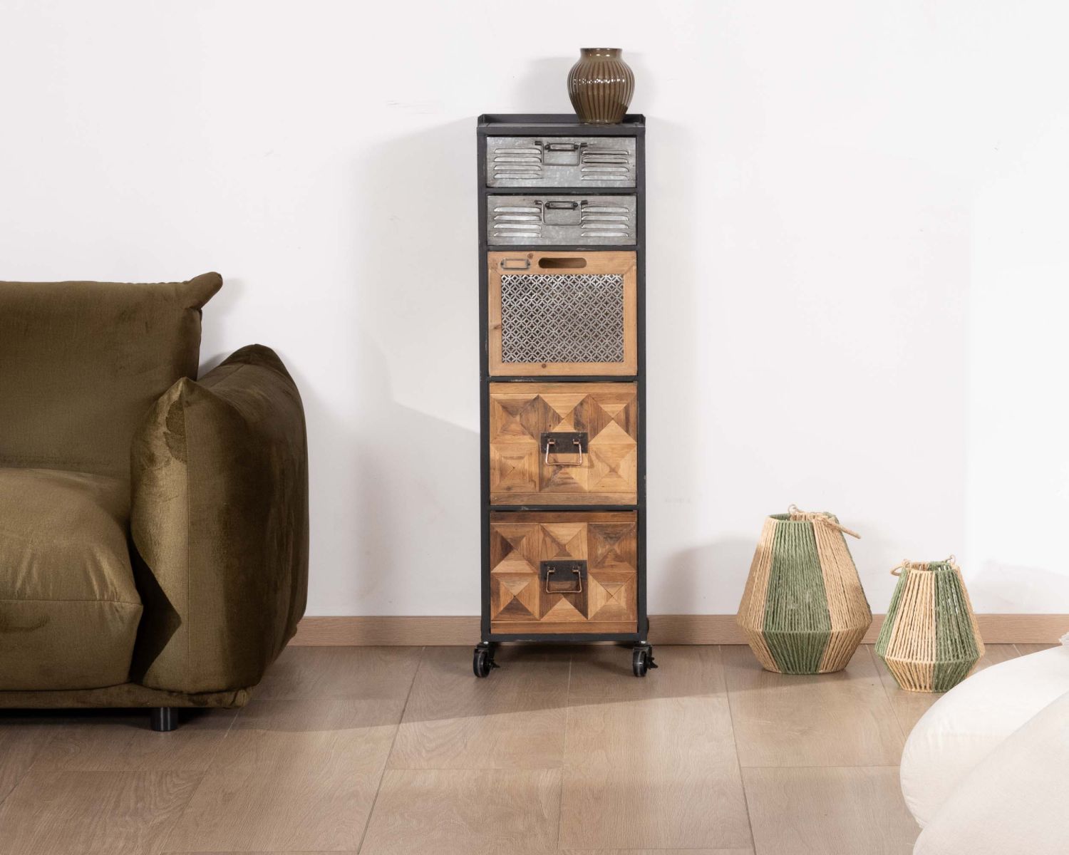 Piccola cassettiera decorativa su rotelle "Mélimélo Indus" in legno e metallo