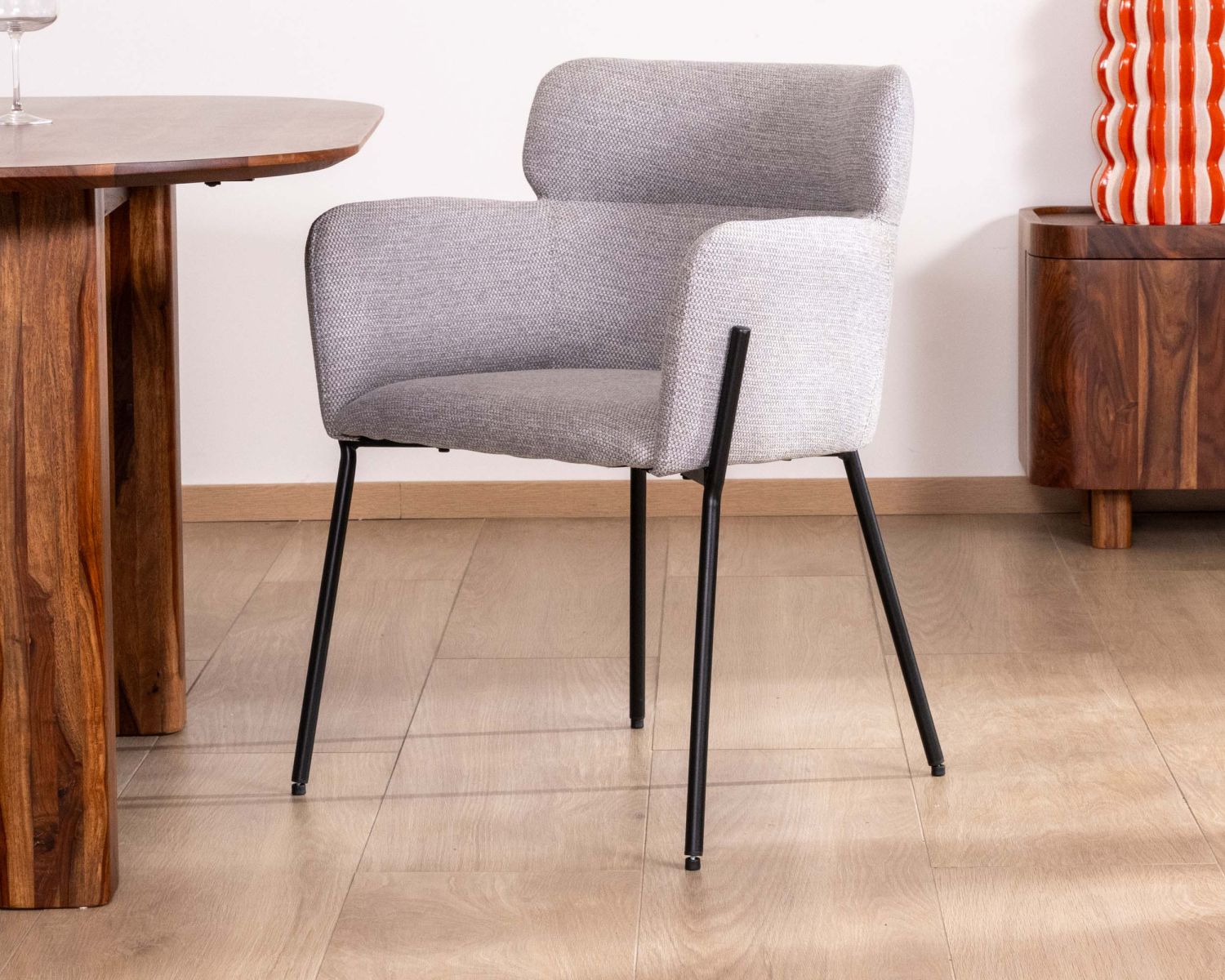 Set di 2 sedie da pranzo contemporanee "Riméno" in tessuto grigio e gambe in metallo 