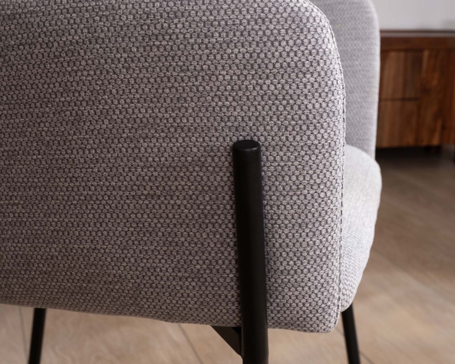 Set di 2 sedie da pranzo contemporanee "Riméno" in tessuto grigio e gambe in metallo 