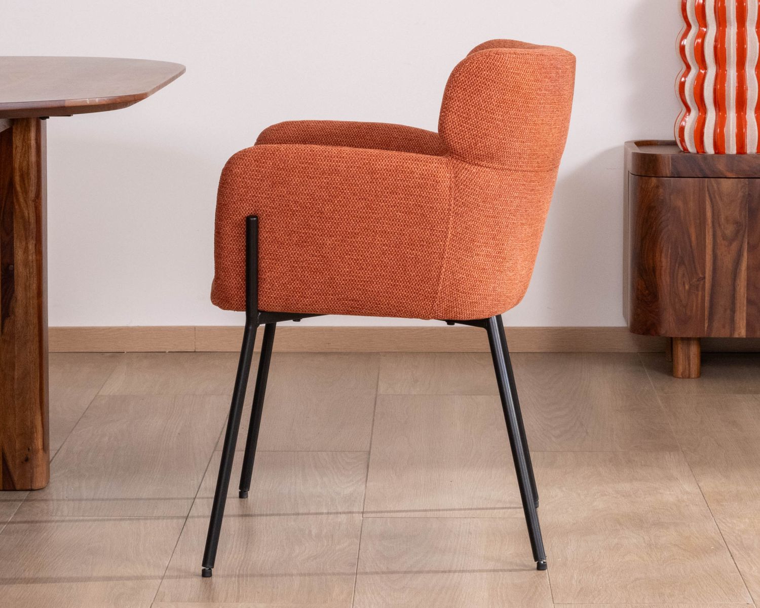 Set di 2 sedie da pranzo "Riméno" in terracotta con gambe in metallo vintage