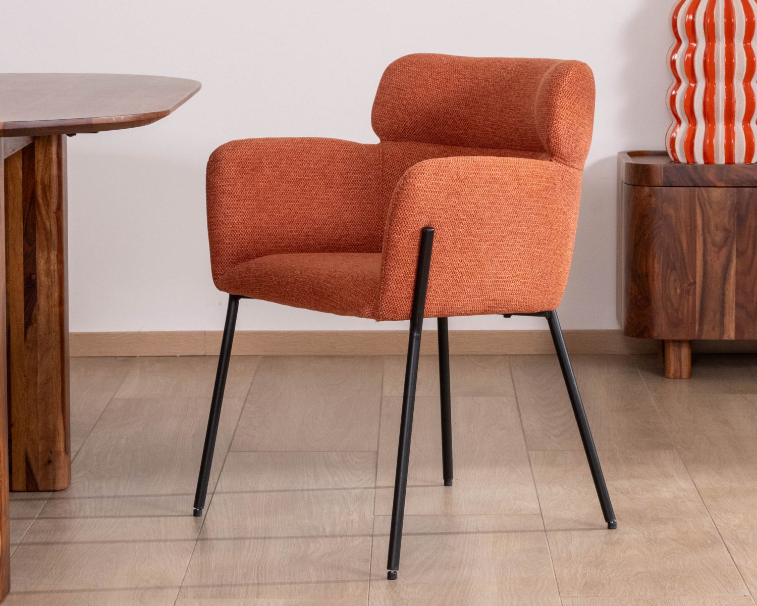 Set di 2 sedie da pranzo "Riméno" in terracotta con gambe in metallo vintage