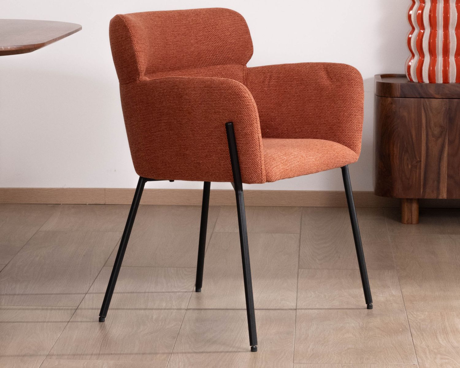 Set di 2 sedie da pranzo "Riméno" in terracotta con gambe in metallo vintage