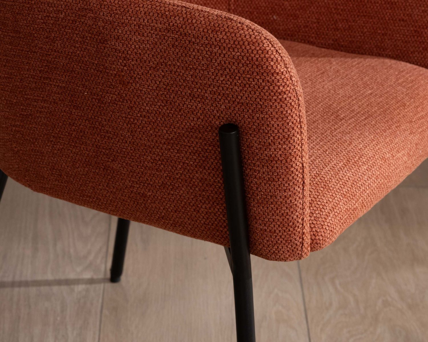 Set di 2 sedie da pranzo "Riméno" in terracotta con gambe in metallo vintage