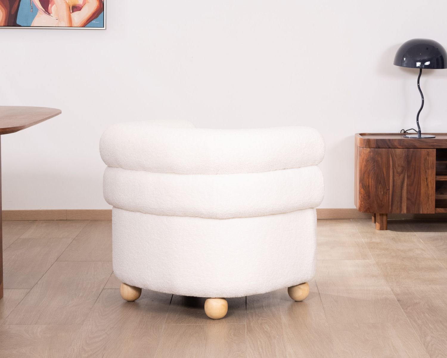 Poltroncina "Wala" anni '70 in tessuto bouclette bianco