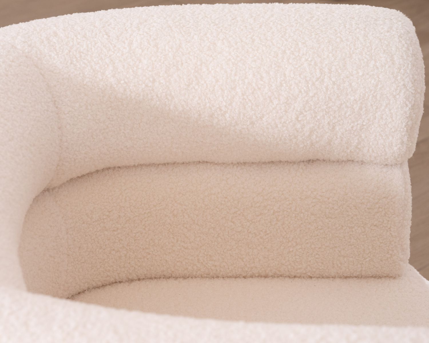 Poltroncina "Wala" anni '70 in tessuto bouclette bianco