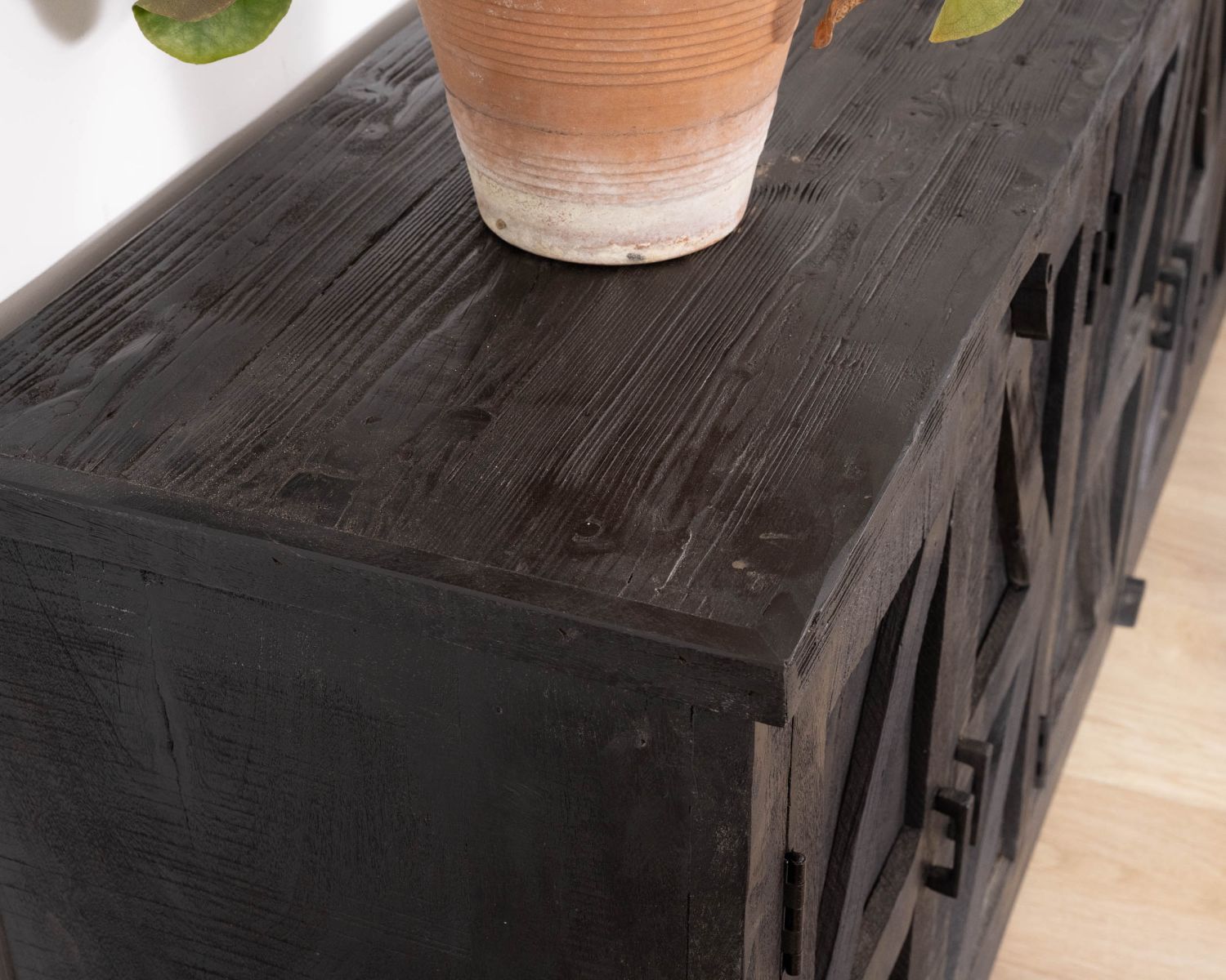 Credenza a 6 ante in stile etnico in legno di recupero con finitura nera "Nepalaise" 215 cm