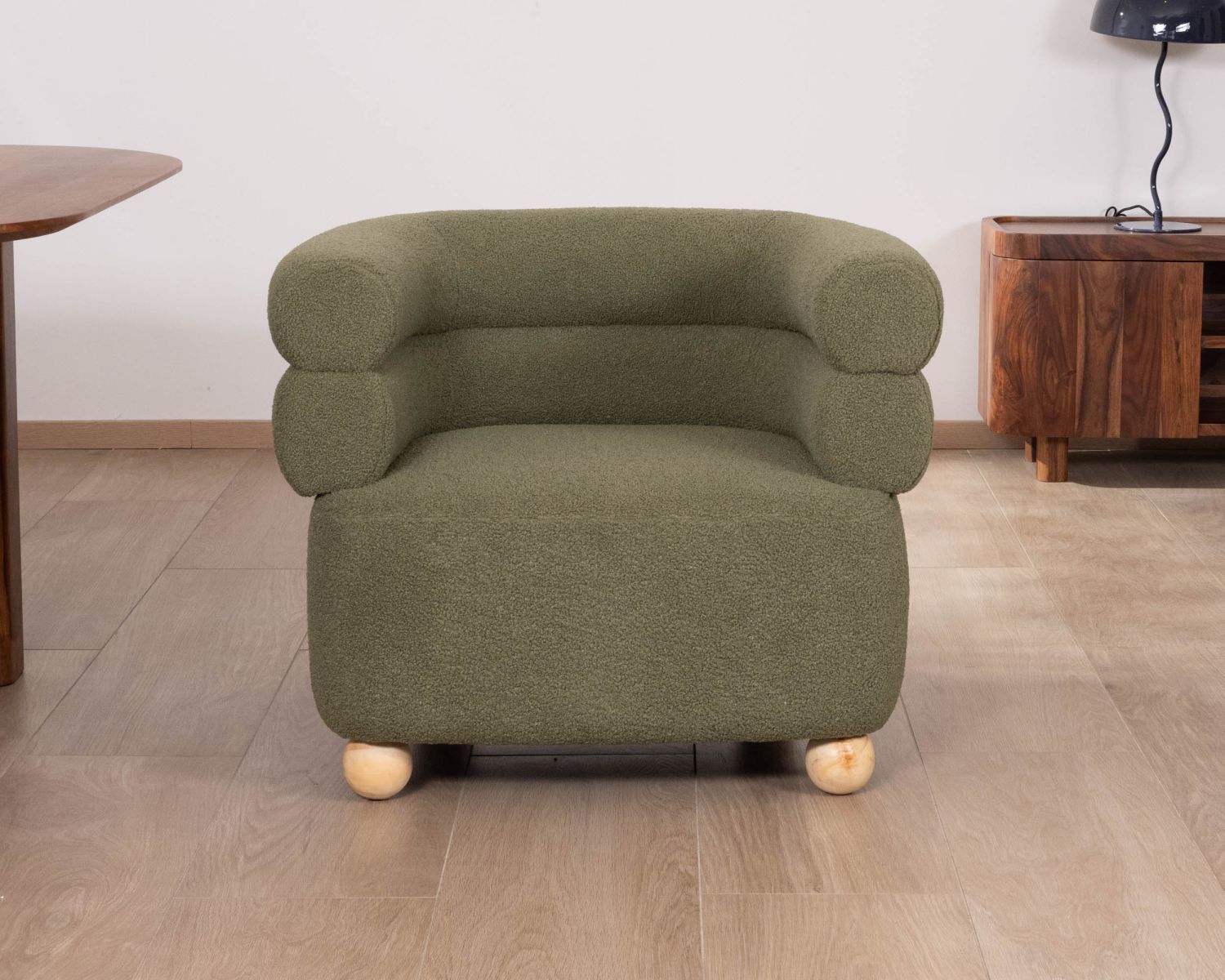 Poltroncina "Wala" in stile retrò in tessuto verde kaki