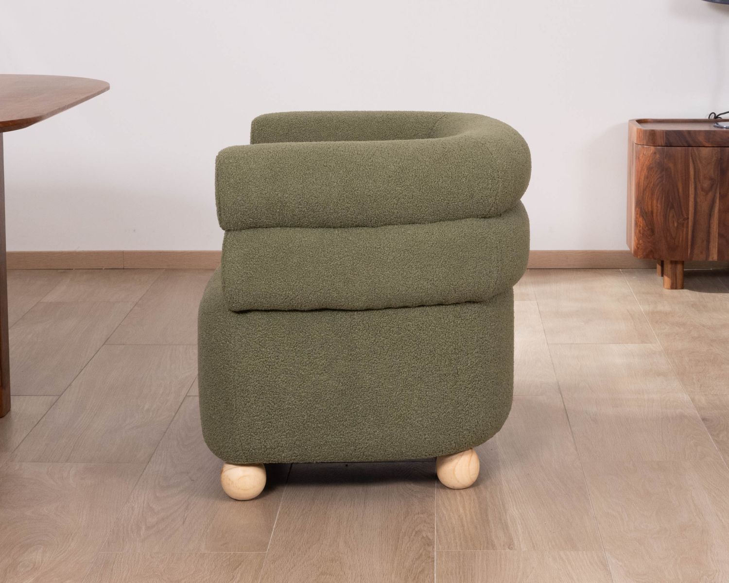 Poltroncina "Wala" in stile retrò in tessuto verde kaki