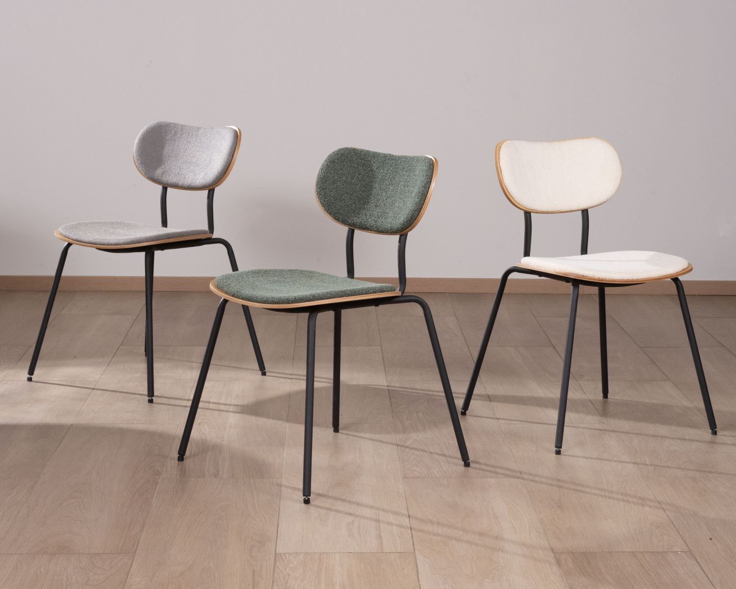 Set di 4 sedie da pranzo retrò "Lino", tessuto grigio e seduta in legno