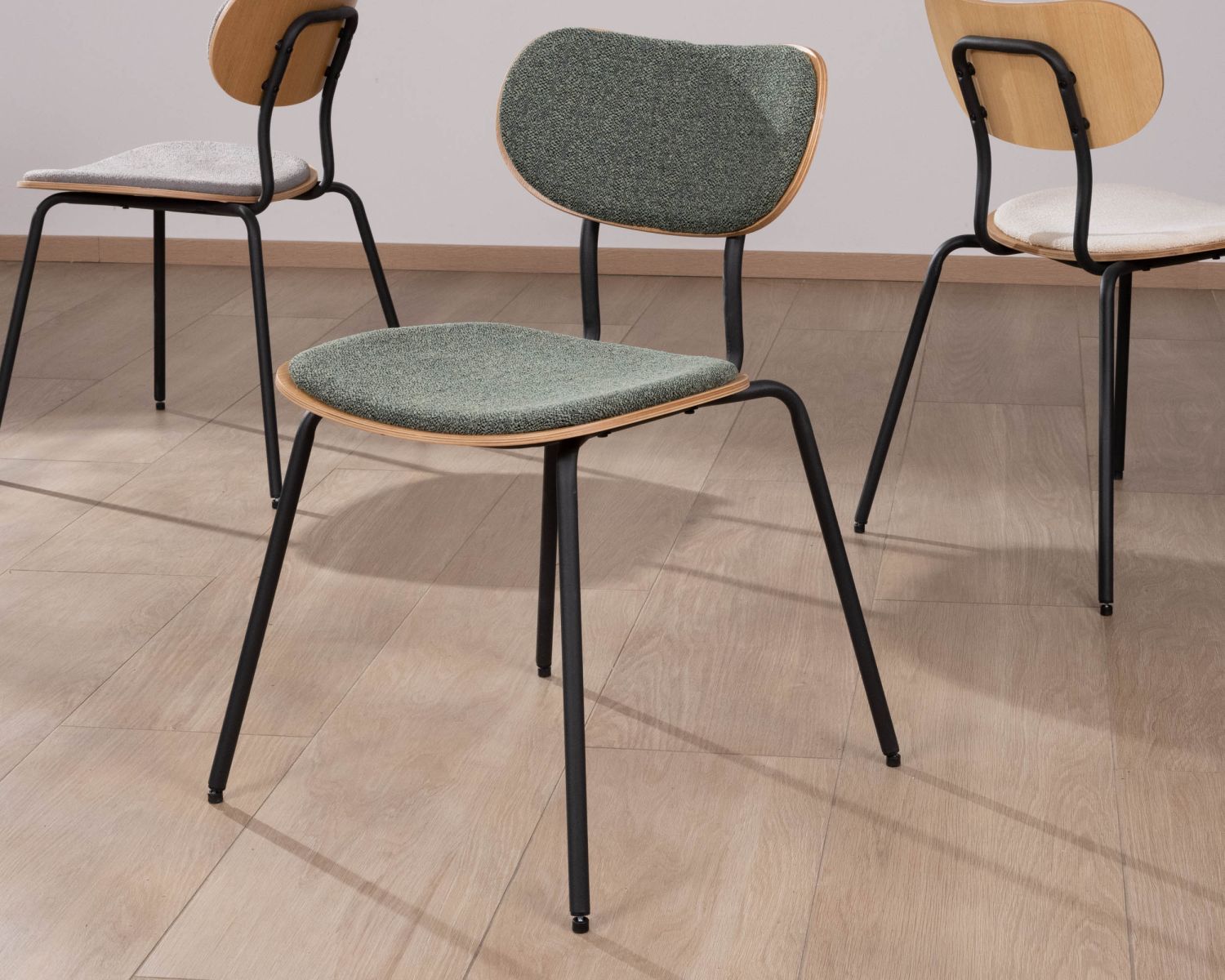 Set di 4 sedie da pranzo in stile retrò "Lino" in tessuto verde