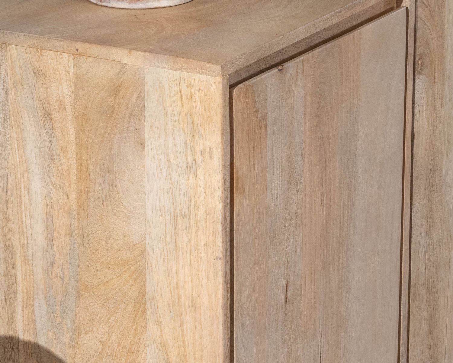 Credenza "Gola" in legno massiccio di mango, 180 cm, 3 ante e cassetti