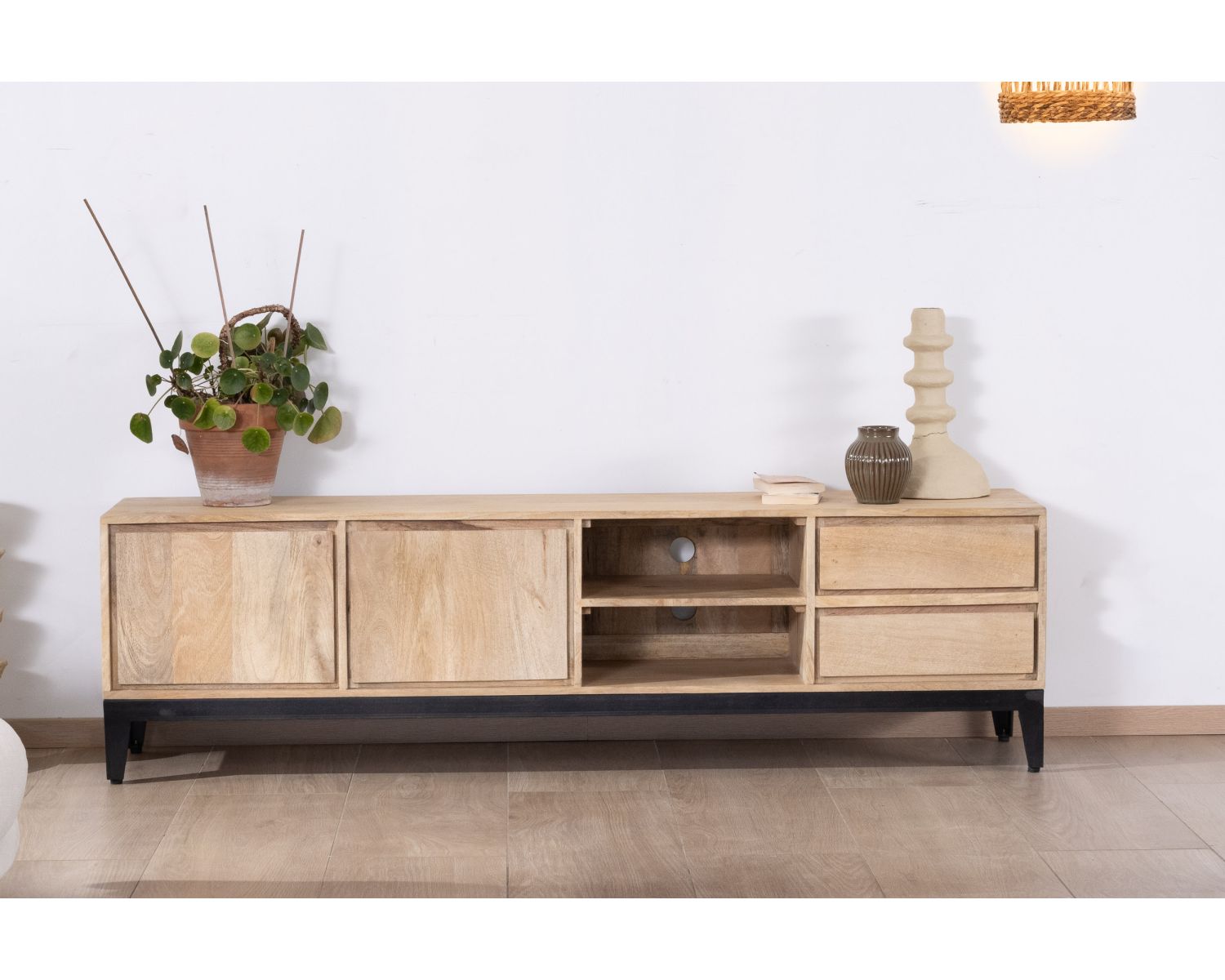 Mobile TV "Gola" grande 180 cm in mango massiccio con ante, nicchie e cassetti