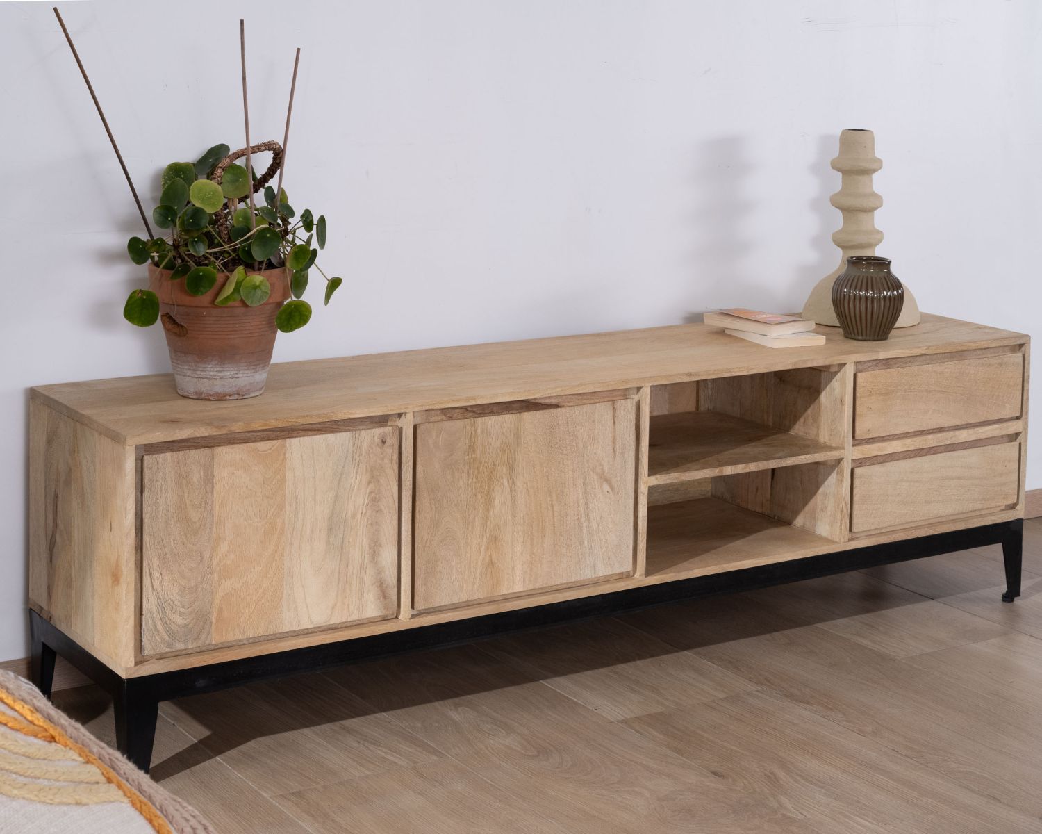 Mobile TV "Gola" grande 180 cm in mango massiccio con ante, nicchie e cassetti