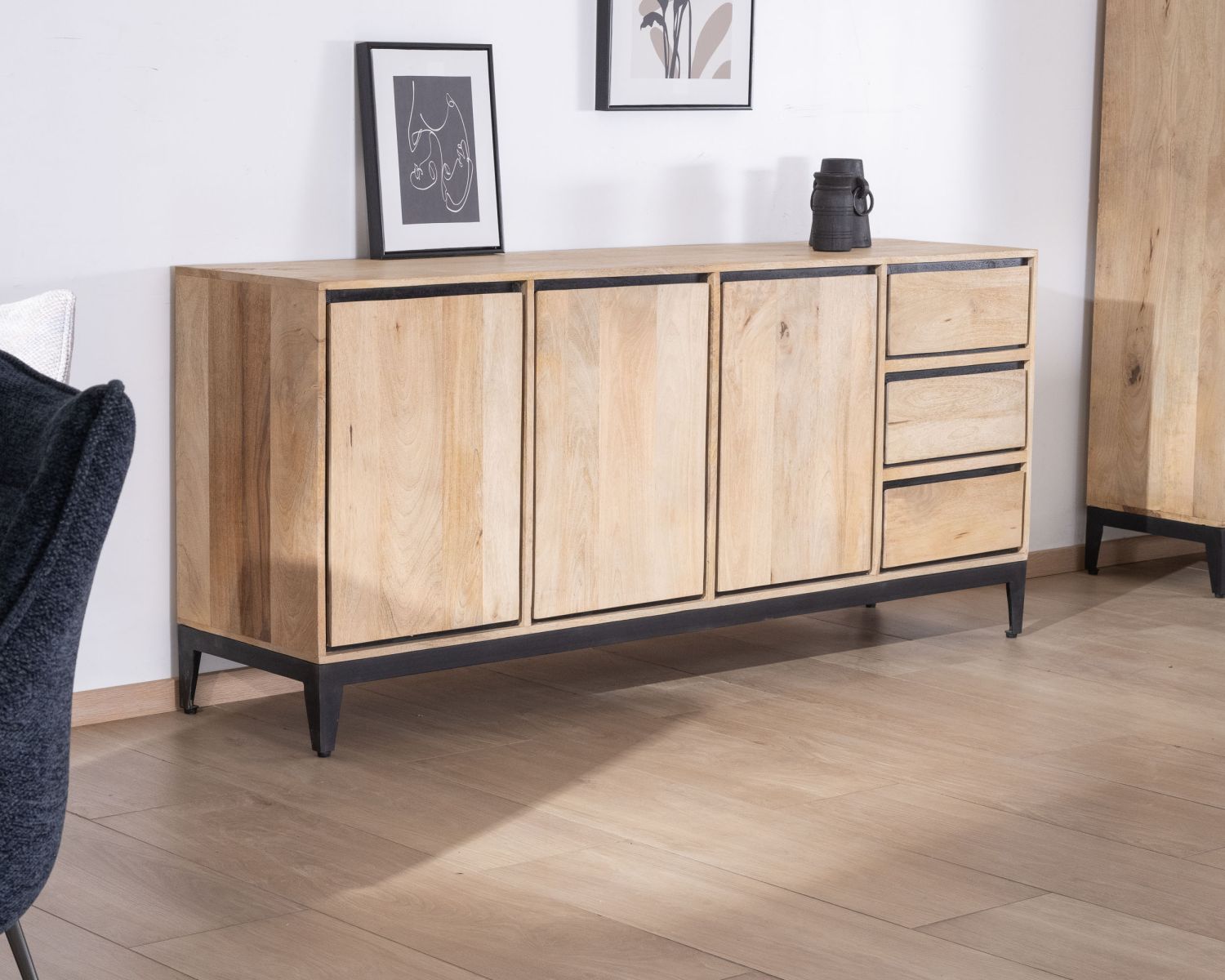 Credenza bicolore pura in legno di mango naturale e nero 180 cm "Bocca" 3 ante e cassetti