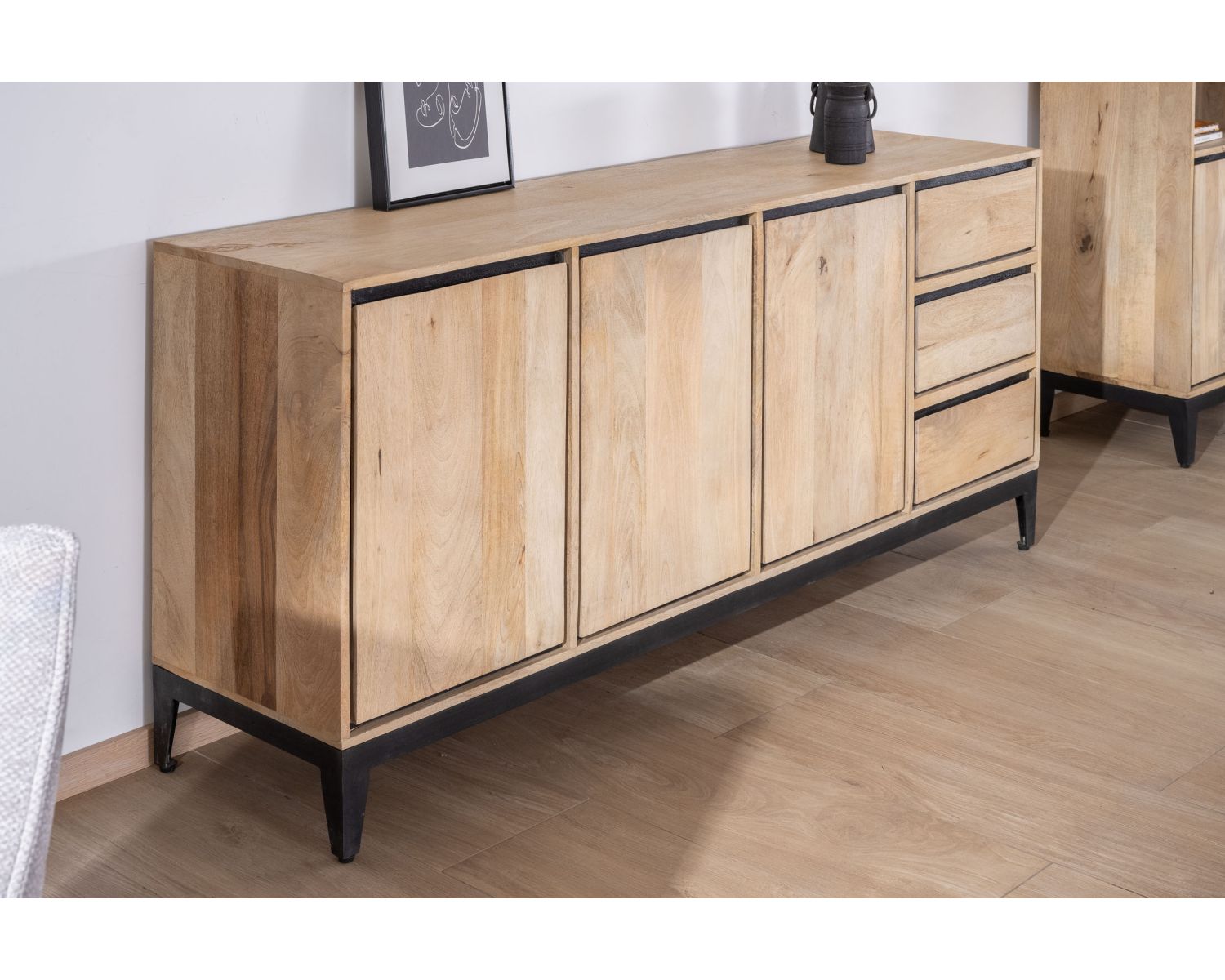 Credenza bicolore pura in legno di mango naturale e nero 180 cm "Bocca" 3 ante e cassetti
