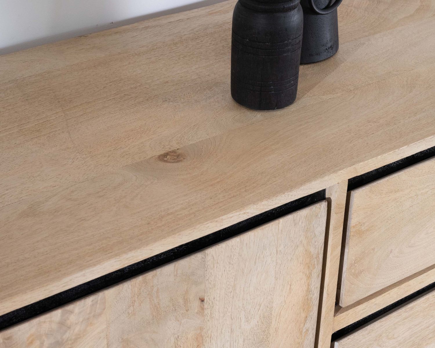 Credenza bicolore pura in legno di mango naturale e nero 180 cm "Bocca" 3 ante e cassetti