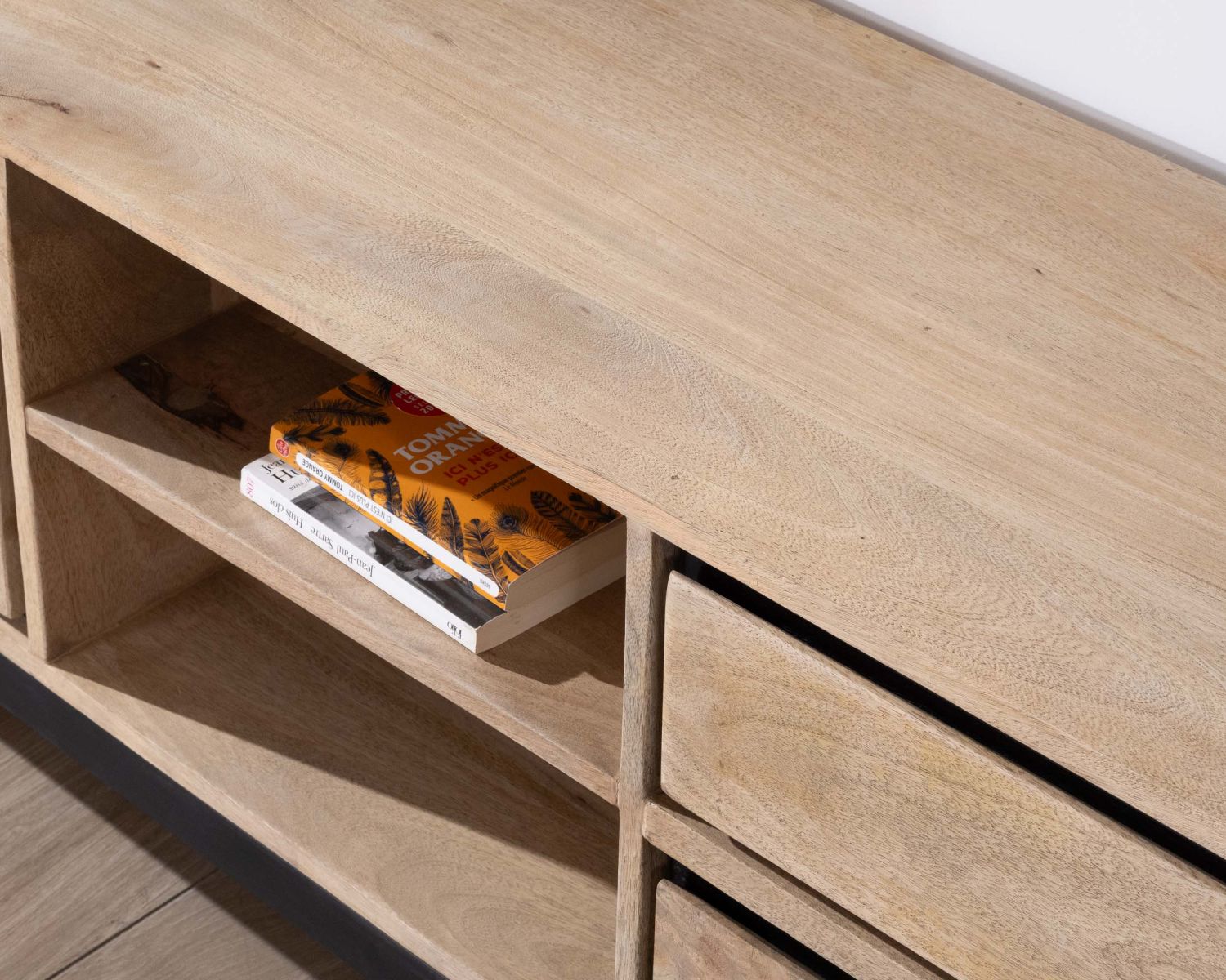 Grande mobile TV bicolore in legno di mango con ante, nicchie e cassetti "Bocca" 180 cm