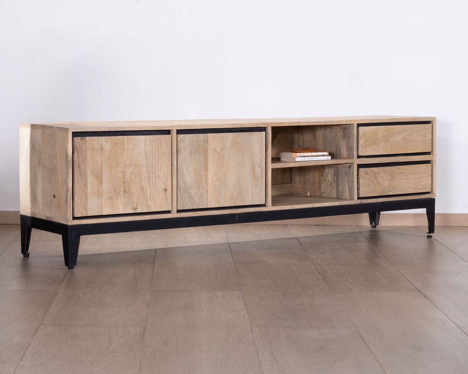 Grande mobile TV bicolore in legno di mango con ante, nicchie e cassetti "Bocca" 180 cm