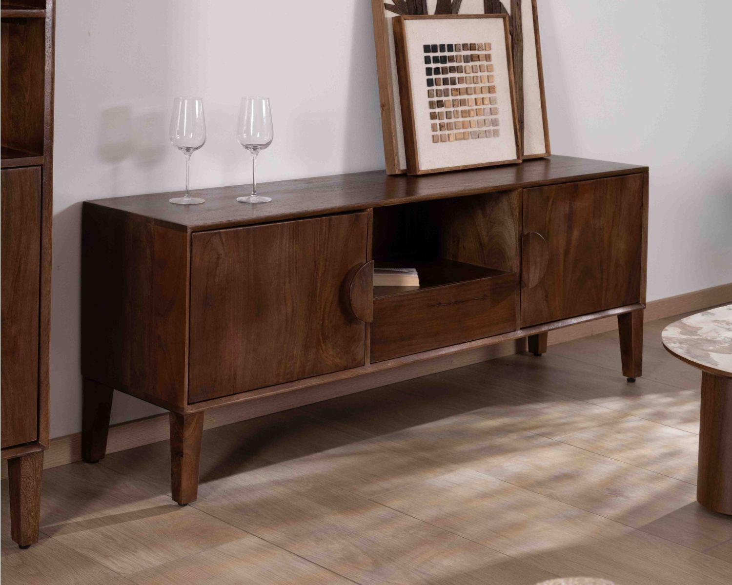 Mobile TV neo-retrò "Kaldo" in legno massiccio di mango scuro, 150 cm