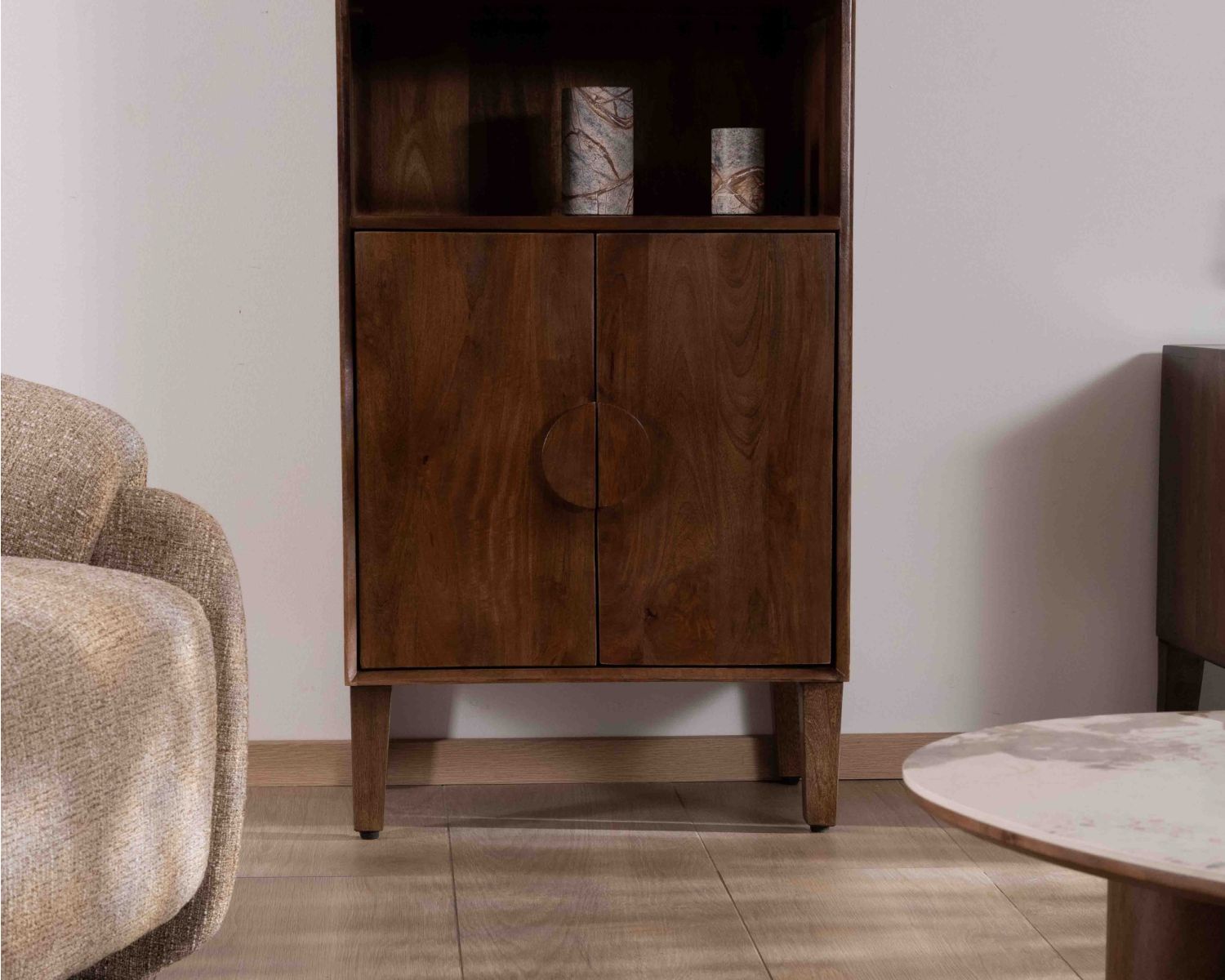 Colonna portaoggetti da 60 cm in massello di mango scuro "Kaldo" Spirito del Medioevo