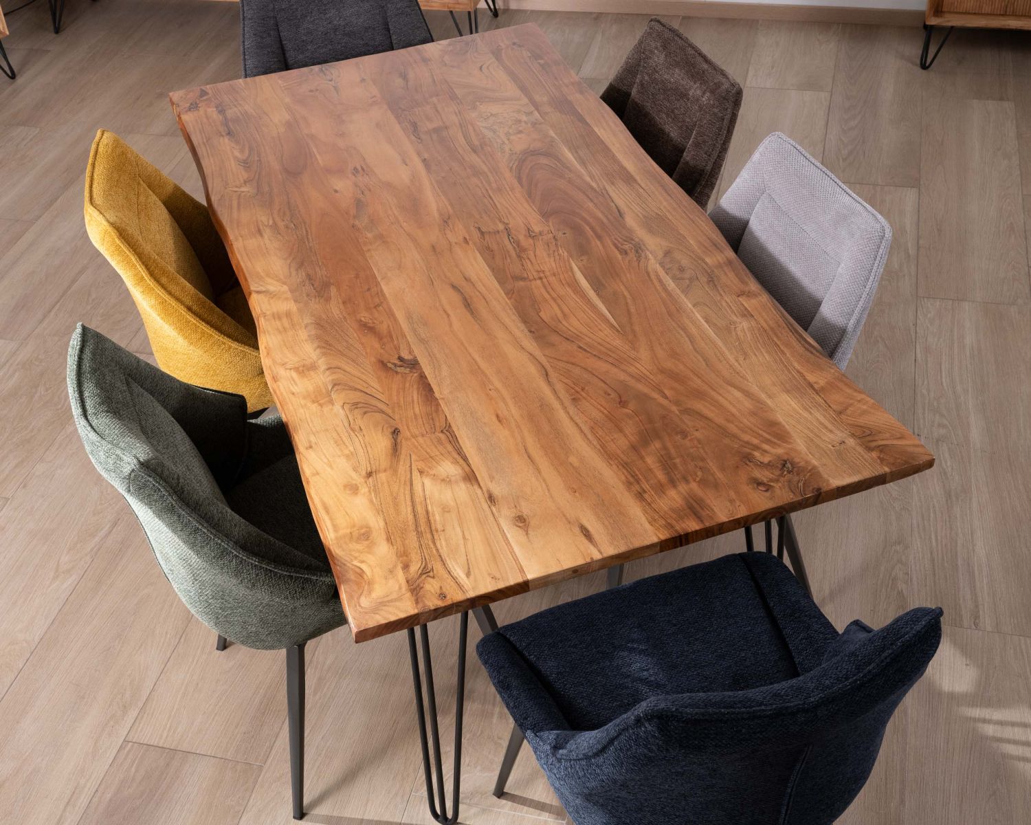 Tavolo da pranzo "Wendy" da 180 cm in legno di acacia con gambe in metallo