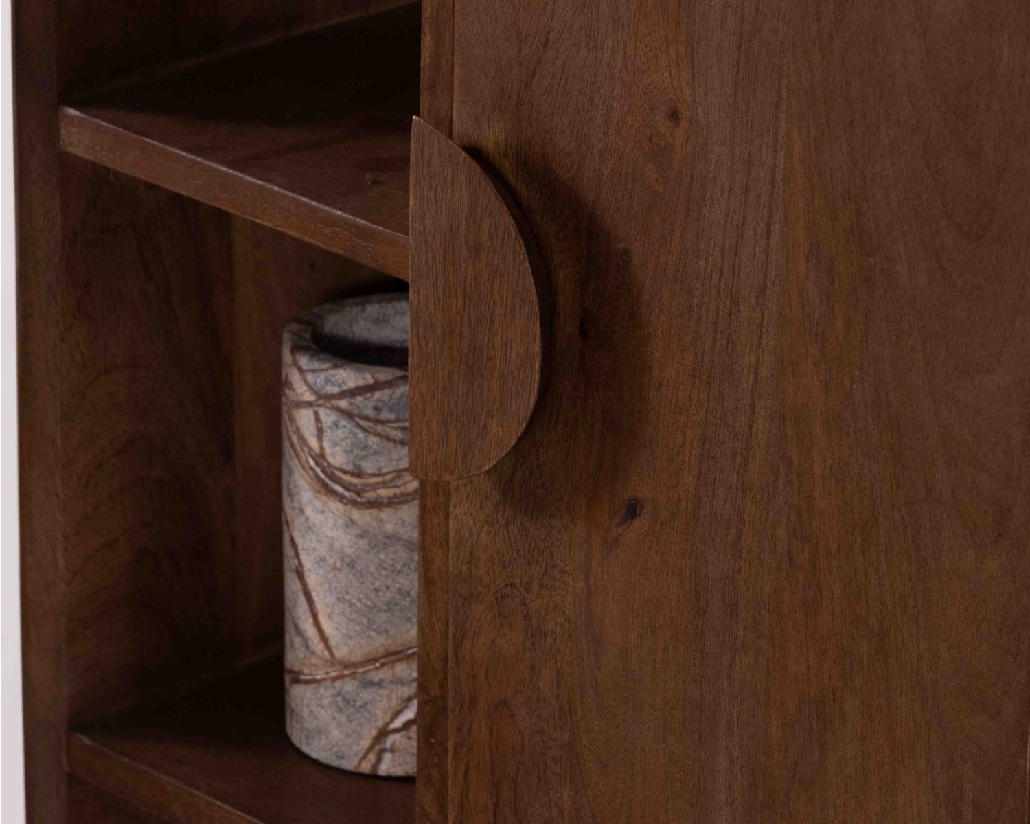 Mobile contenitore basso "Kaldo" in legno massiccio di mango scuro, stile scandinavo retrò