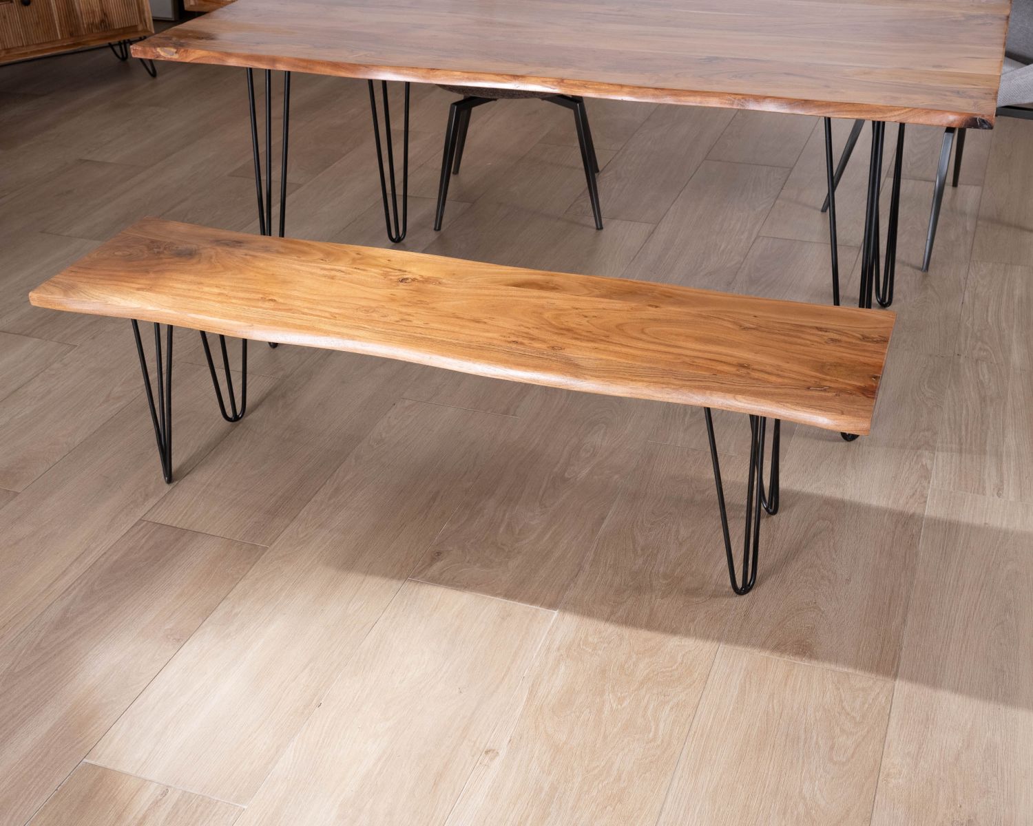 Panca "Wendy" in legno di acacia da 160 cm con gambe in metallo