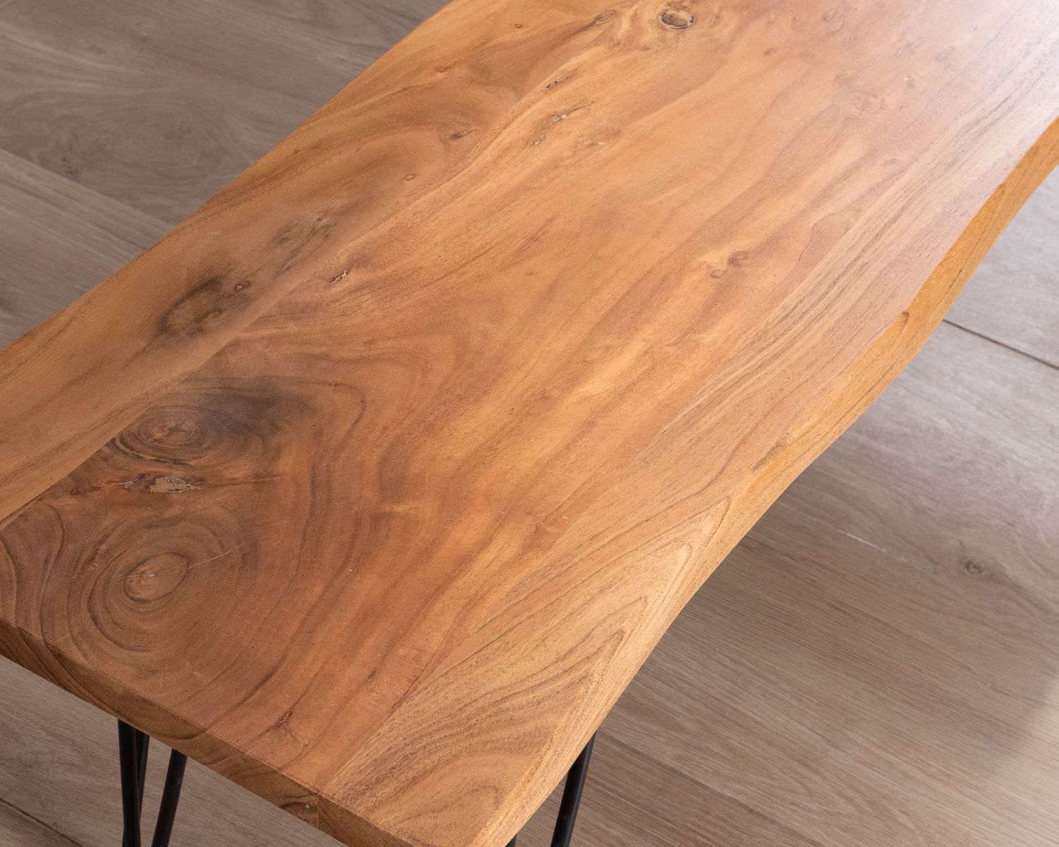 Panca "Wendy" in legno di acacia da 160 cm con gambe in metallo