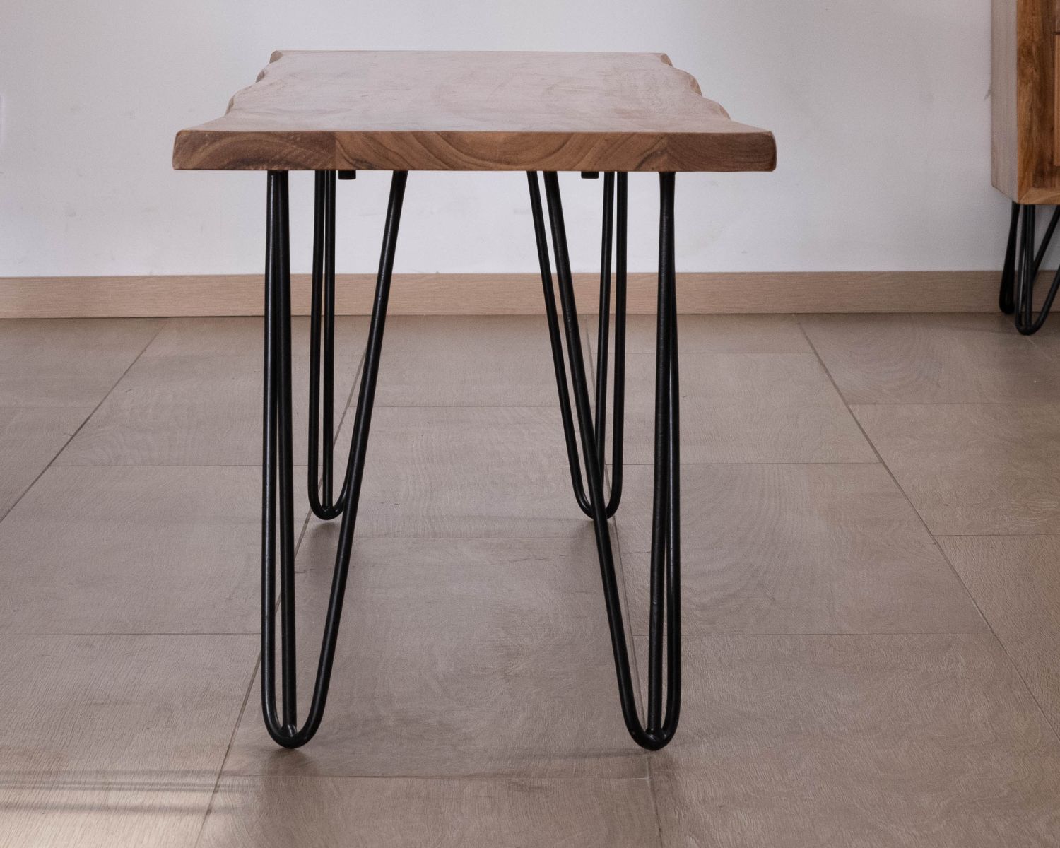 Panca "Wendy" in legno di acacia da 160 cm con gambe in metallo