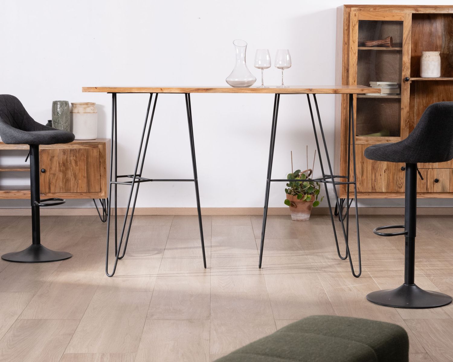 Tavolo da pranzo Wendy" 160 cm in acacia con gambe in metallo